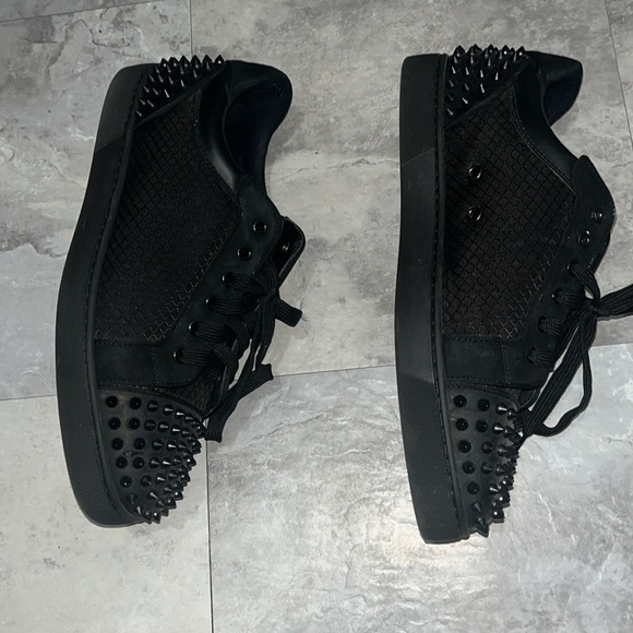 Christian Louboutin - Picture 3 of 6